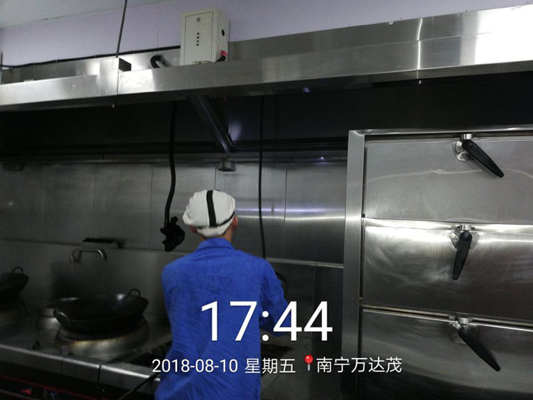 南寧萬達油煙管道清洗(圖2) 南寧萬達油煙管道清洗(圖2)